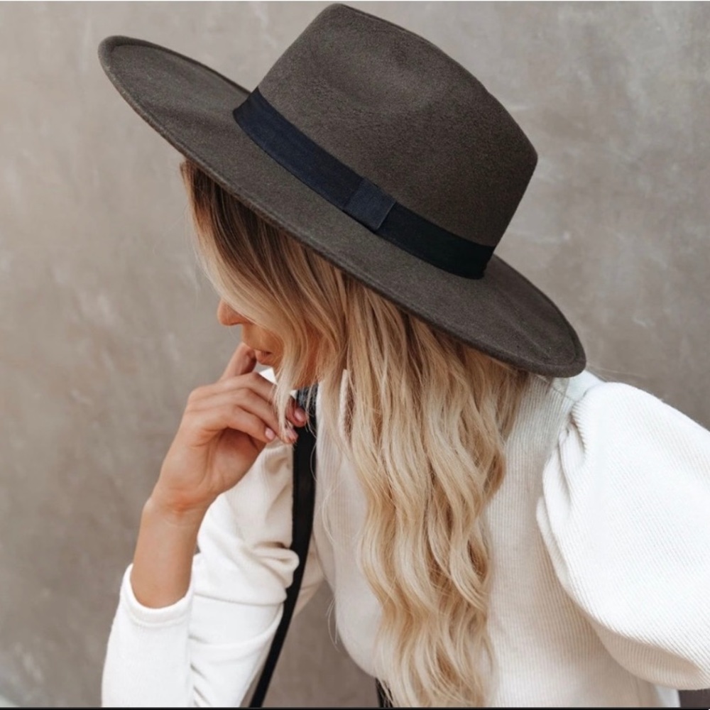 NWT Olive green Sausalito hat